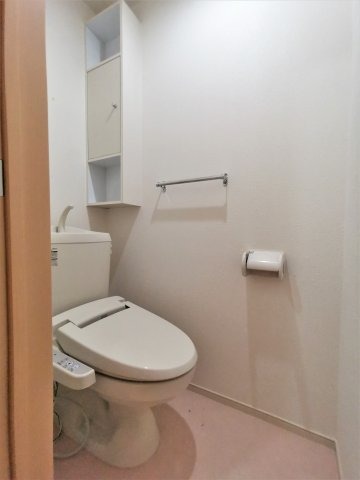 トイレ　同物件、類似間取りのイメージ写真です。