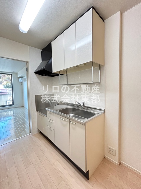 キッチン　キッチンは収納付なので、調理器具など必要な物を収納できます☆