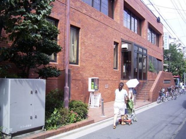 図書館　荒川区立日暮里図書館（図書館）まで345m