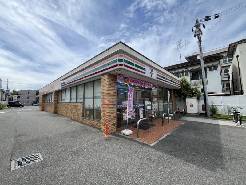 コンビニ　セブンイレブン豊中豊南西店（コンビニ）まで729m