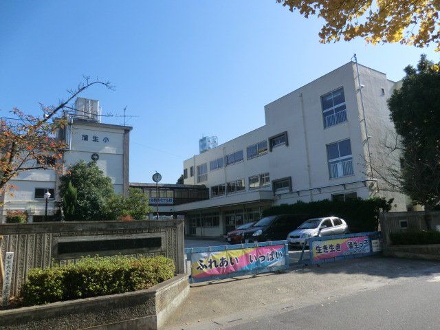 小学校　越谷市立蒲生小学校（小学校）まで647m