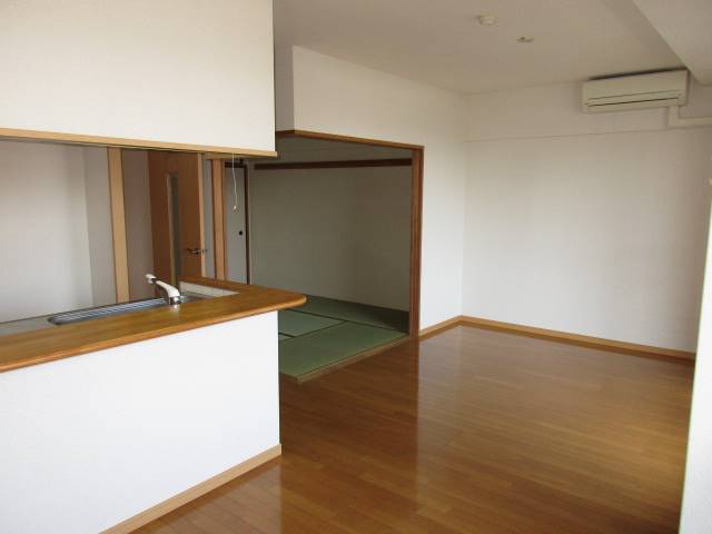 アーバンコートIの居間写真