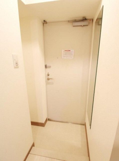 玄関　別部屋同仕様タイプ