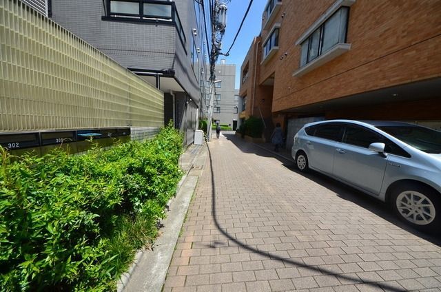 その他　物件前の通り（その他）まで1m