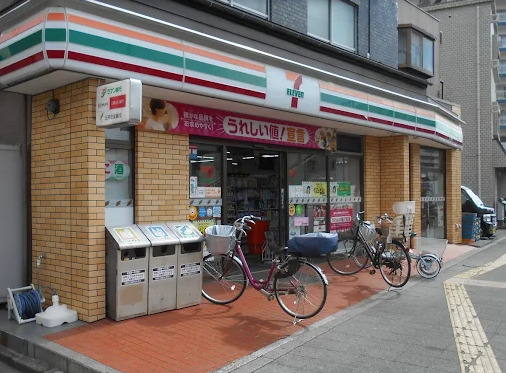 コンビニ　セブンイレブン 大田区東六郷3丁目店（コンビニ）まで377m