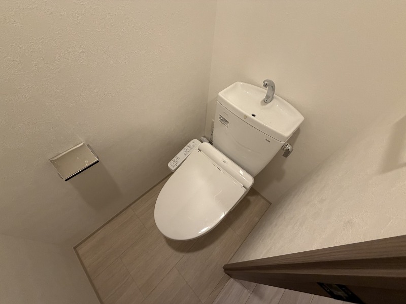 地下鉄千日前線 今里駅 徒歩3分 10階建 築7年のトイレ写真
