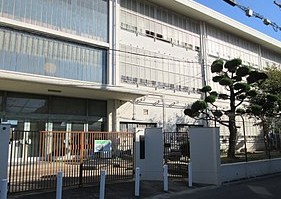小学校　大東市南郷小学校（小学校）まで588m
