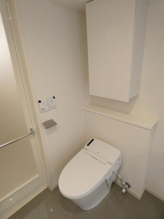 都営大江戸線 赤羽橋駅 徒歩5分 8階建 築8年のトイレ写真