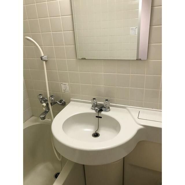 洗面設備　リノベーション前　参考写真です