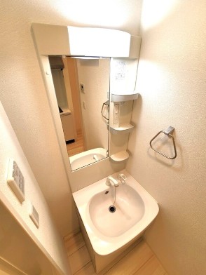 洗面設備　別部屋参照写真
