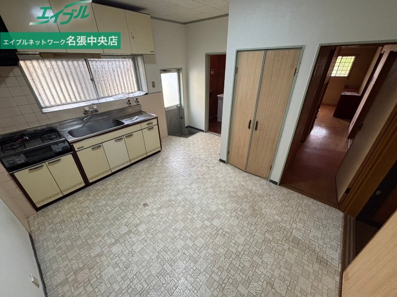 つつじヶ丘北6番町戸建の居間写真