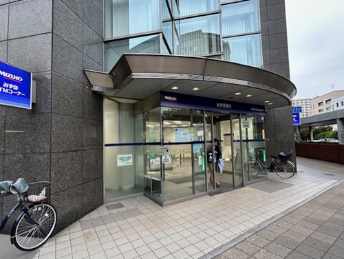 銀行　みずほ銀行鶴見支店（銀行）まで464m