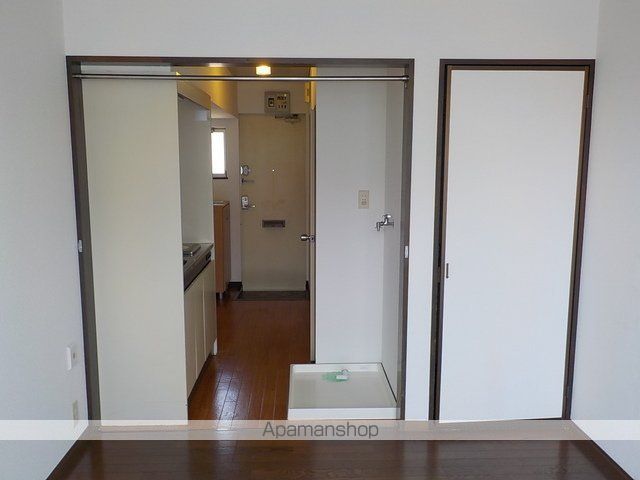 クローバーハイツ弁天の居間写真