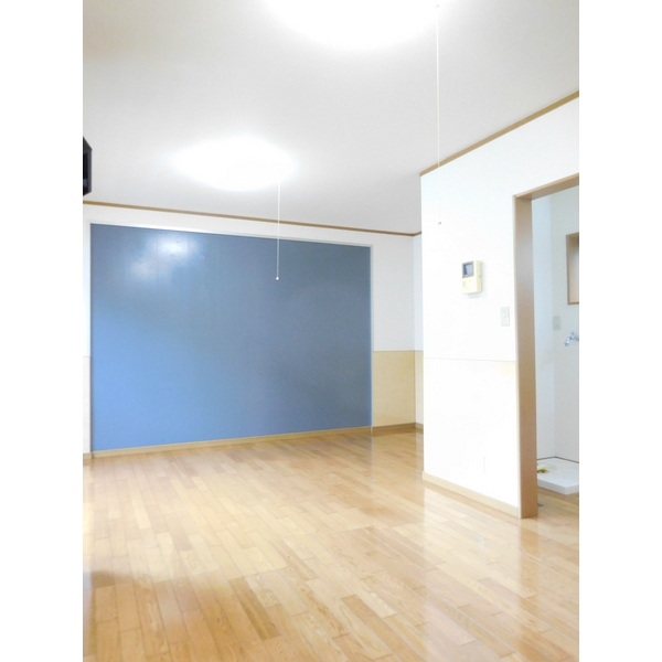 埼玉高速鉄道 新井宿駅 徒歩12分 2階建 築23年の居間写真