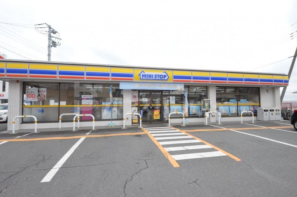 コンビニ　ミニストップ草加新里町店（コンビニ）まで410m