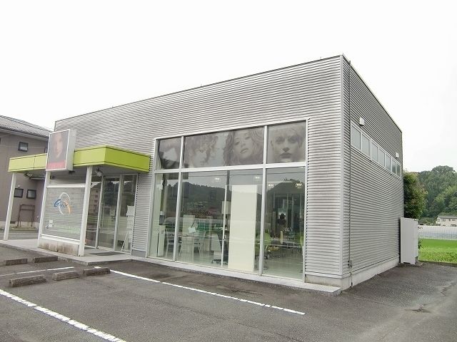 その他　グリース（美容院）（その他）まで600m