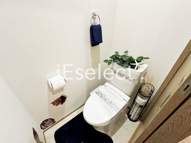 トイレ　温水洗浄便座付きのトイレ