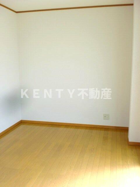 その他部屋・スペース　広くて明るい寝室