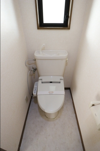 トイレ　同建物別部屋写真