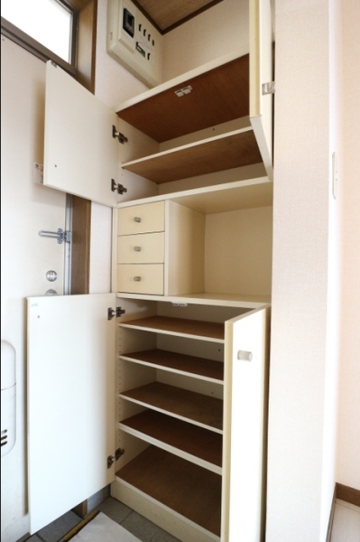 玄関　同建物別部屋写真