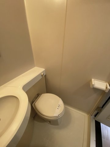 ブルーライン 阪東橋駅 徒歩7分 6階建 築34年のトイレ写真