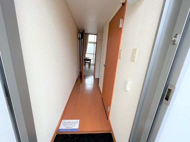 レオパレスグランデ泉Aの玄関写真