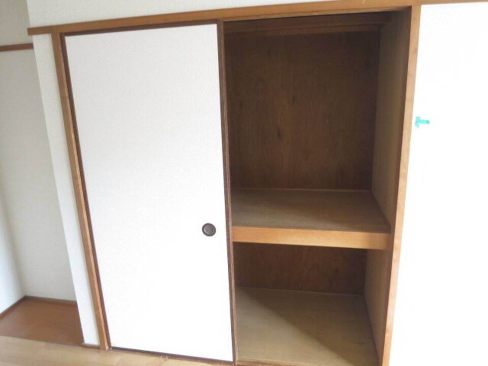 収納　押入れ