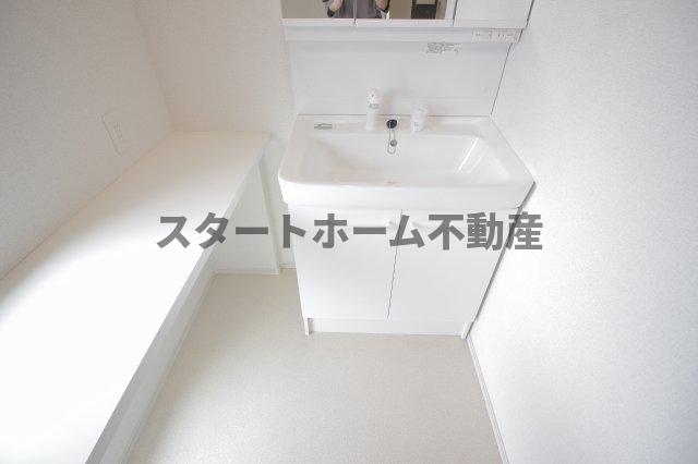 洗面設備　使いやすい洗面所です