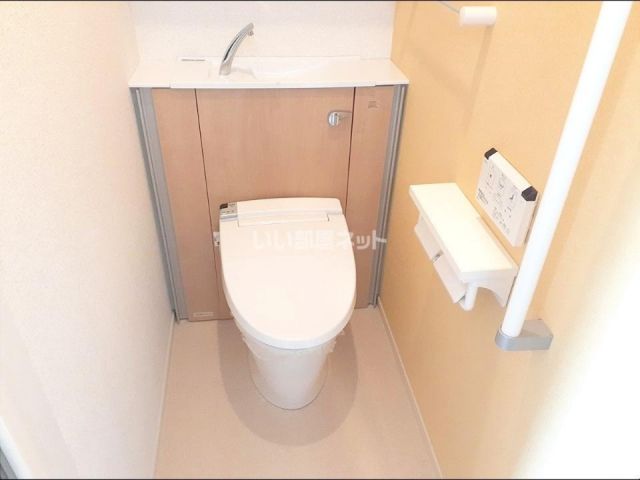 西武多摩川線 是政駅 徒歩7分 3階建 築7年のトイレ写真
