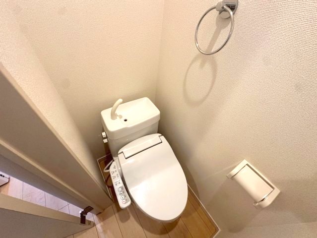 トイレ　別部屋同タイプ