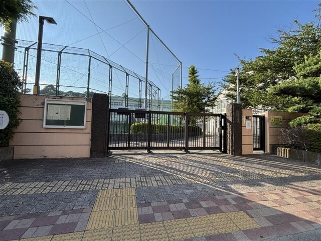 中学校　大田区立大森第三中学校（中学校）まで1842m