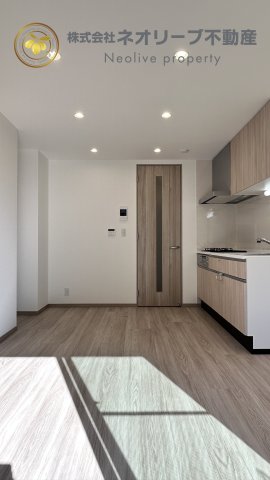 建物外観　※同型物件参考写真（内装カラーは異なります）