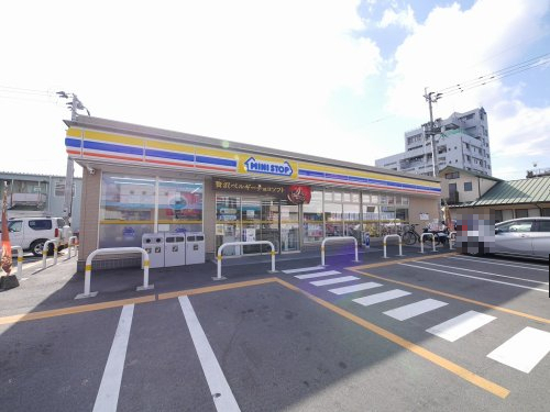 コンビニ　ミニストップ 新飯塚店（コンビニ）まで750m