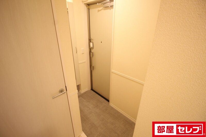 メゾンクレセントII八田の玄関写真