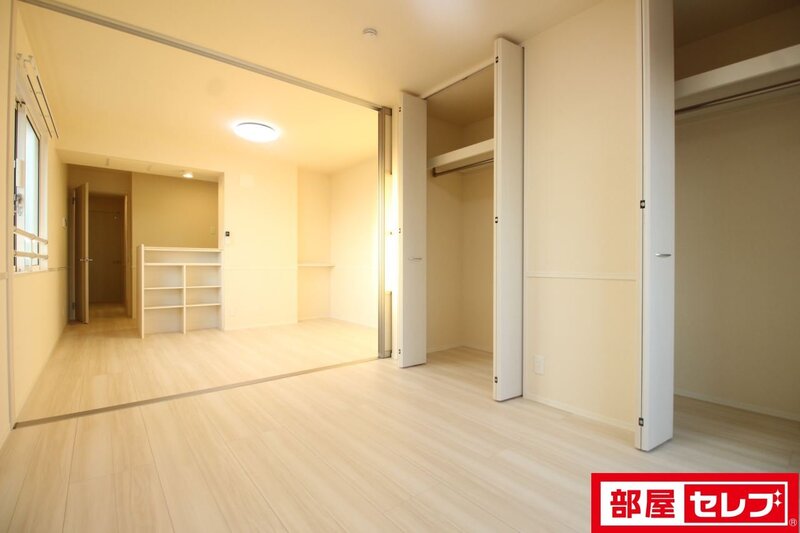 メゾンクレセントII八田の居間写真