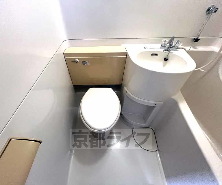 京阪鴨東線 出町柳駅 徒歩4分 3階建 築32年のトイレ写真
