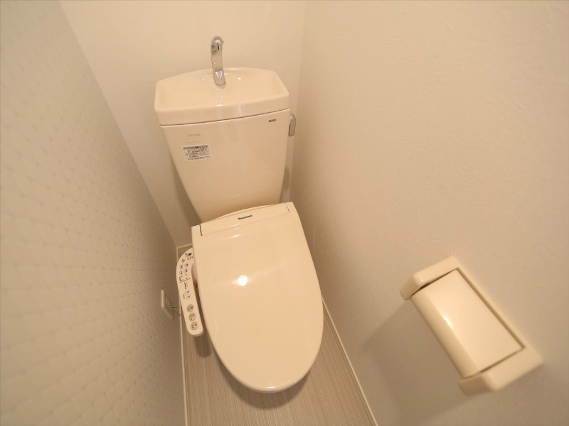 トイレ　温水洗浄暖房便座付トイレ