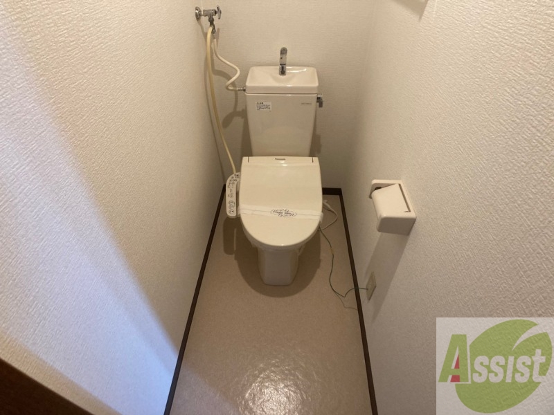 トイレ　こちらはトイレです。清潔感があり、安心して使用できます。