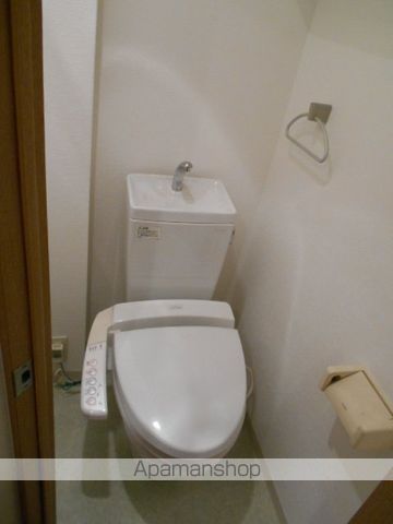 山陽新幹線 博多駅 徒歩14分 13階建 築25年のトイレ写真