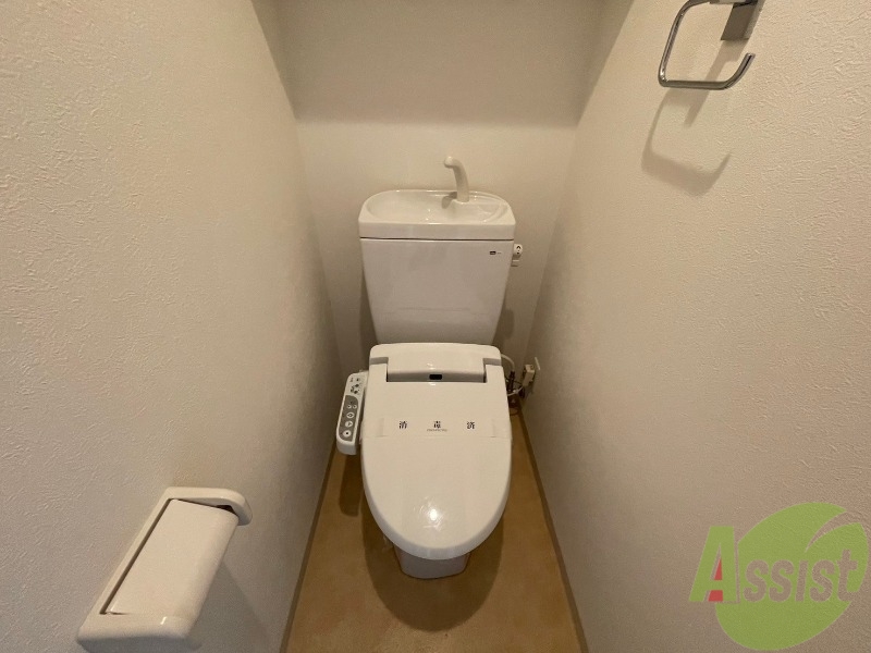 トイレ　こちらはトイレになります。ウォシュレット機能付です。