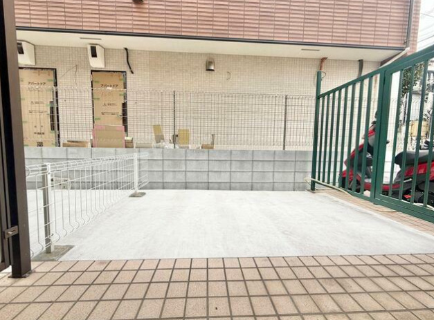バルコニー　専用庭があります。