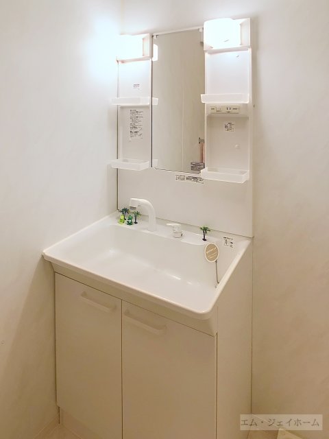 リビングタウン貴生川 A棟の内装写真