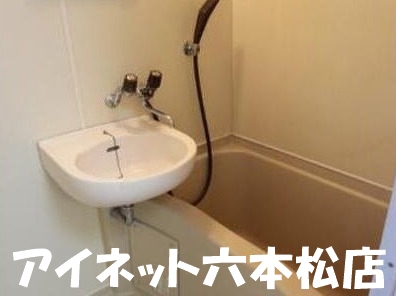 洗面設備　洗面台付きです