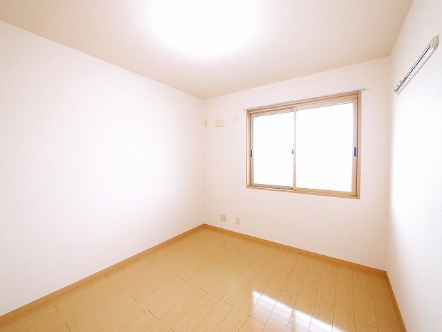 その他部屋・スペース　落ち着いて過ごせるお部屋なので、寝室にいかがでしょうか