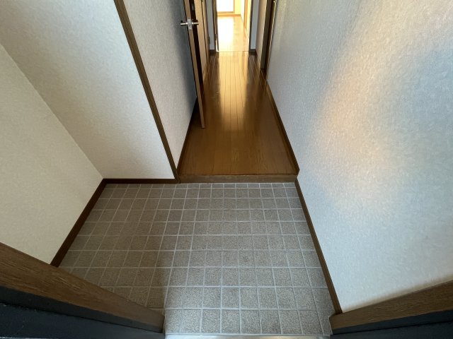 ＪＲ山陽本線 網干駅 徒歩42分 3階建 築27年の玄関写真