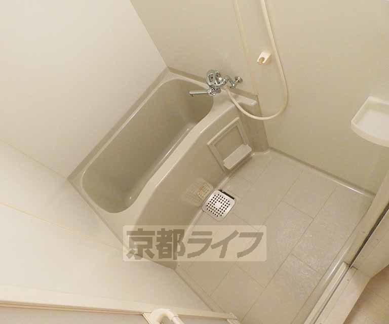 バス・シャワールーム　広々とした浴室です。