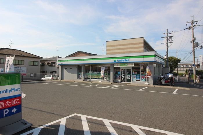 コンビニ　ファミリーマート（コンビニ）まで280m