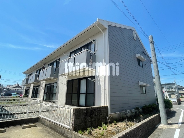 建物外観　静かな住宅地にありながら、都市機能の利便性も高い物件です