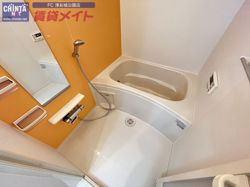 バス・シャワールーム　同型反転タイプ参考写真