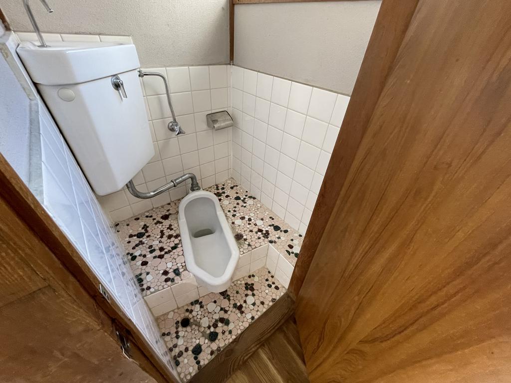 倉敷市 1階建 築49年のトイレ写真